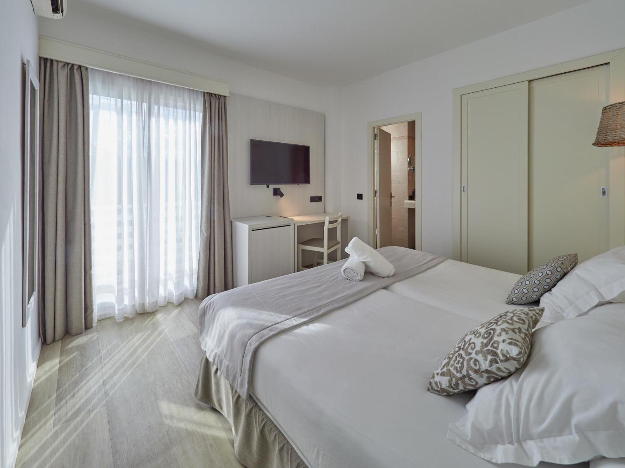 Standard Double Room,1227185159:JPEG